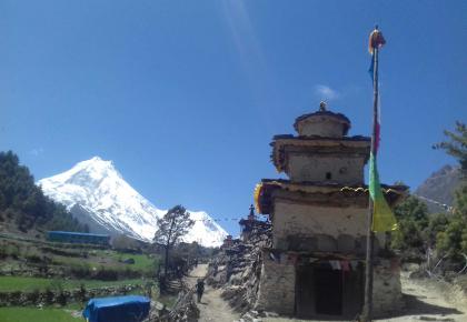 manaslu-chorten