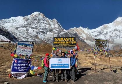 trek-nepal-hiking