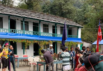 trek-nepal-mountain